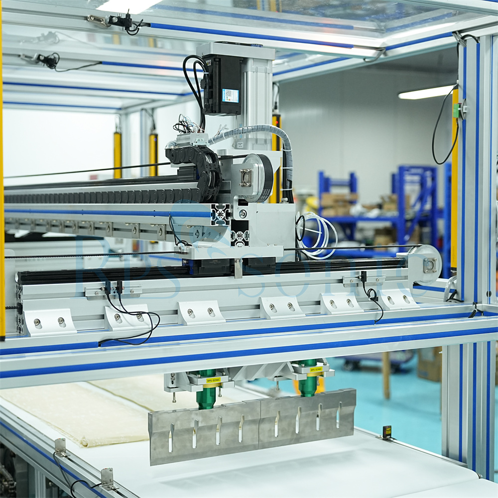 Cortadora ultrasónica del pan de la cortadora de la torta con la cinta transportadora