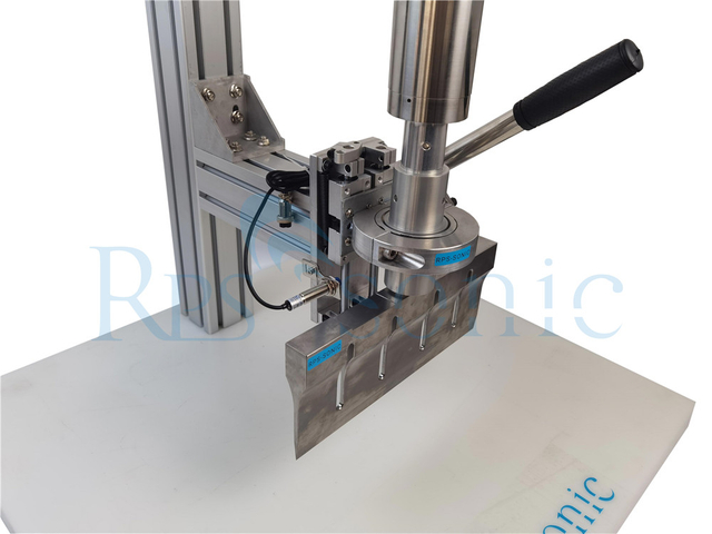 Equipos ultrasónicos de corte y rebanado para quesos y carnes
