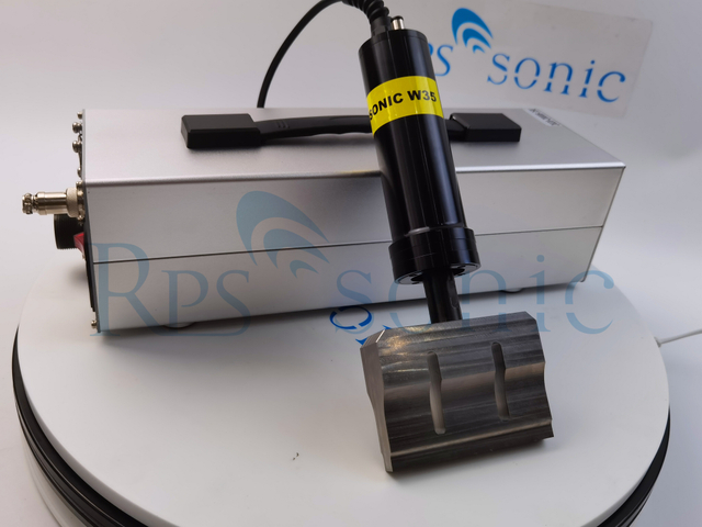 Equipo de soldadura ultrasónica de 35Khz para la industria de higiene de soldadura de telas no tejidas